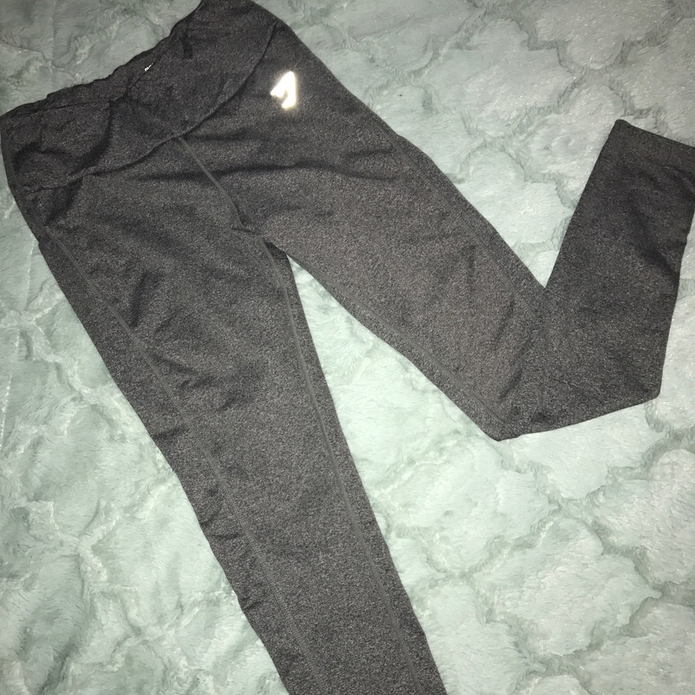 Gym shark leggings